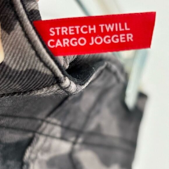 SPANX Stretch Twill Cargo Jogger Pants in Blackwash Camo Medium - Picture 9 of 10